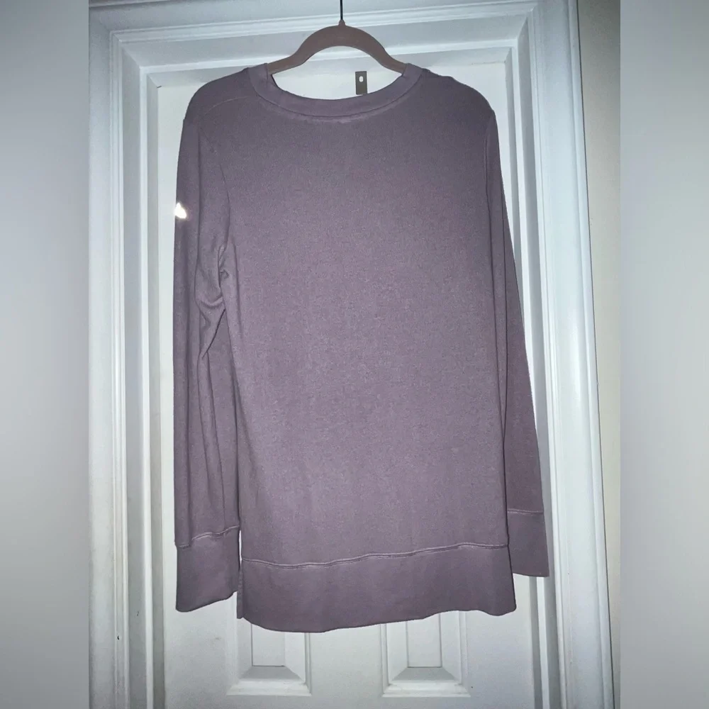 🧘🏽‍♀️VGUC Alo Yoga Glimpse Long Sleeve Top in Lavender (?) - Sz Medium